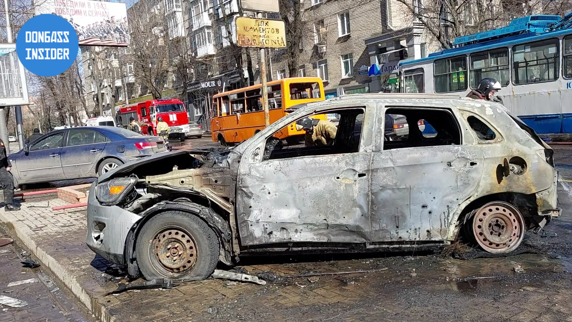 Un Tochka U de l’armée ukrainienne tue une vingtaine de civils à Donetsk (non censurée 18+) – 14 mars 2022
