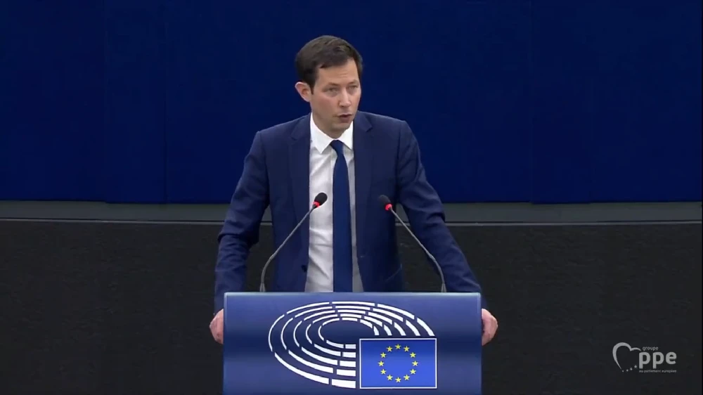 « Vous vous êtes tellement contredit », François-Xavier Bellamy à Emmanuel Macron au Parlement européen