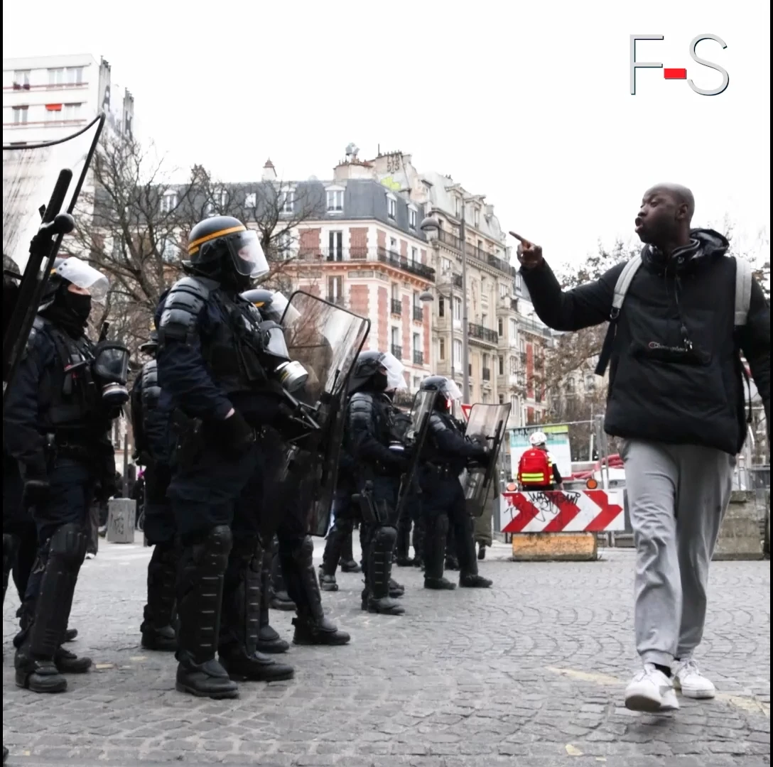 Reportage: manifestation massive à Paris contre la retraite à 64 ans