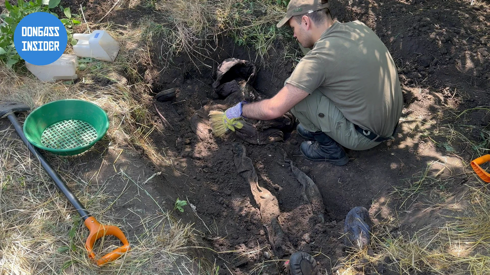 (18+) Эксгумация тел двух гражданских лиц, найденных под Мариуполем – 22.06.2023