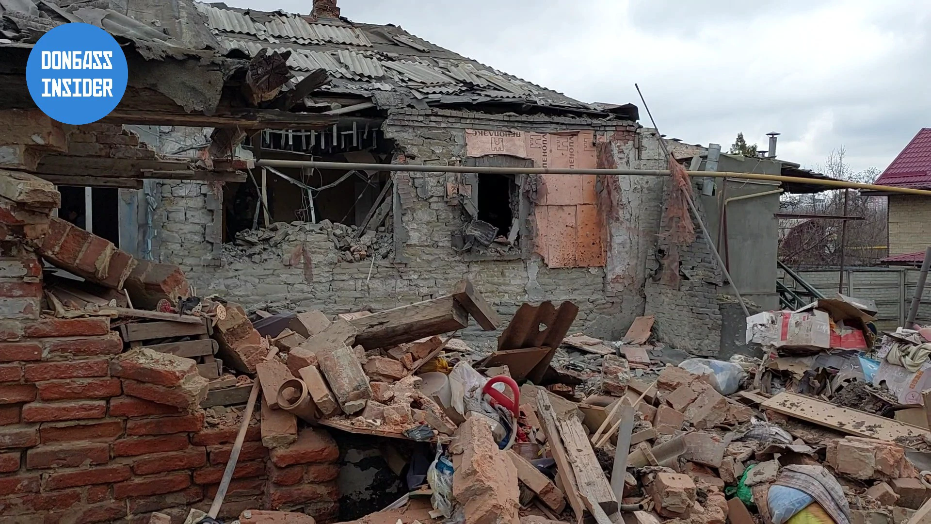 L’armée ukrainienne bombarde Donetsk à coup de lance-roquettes multiples, une civile blessée – 12.03.2023